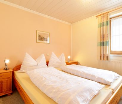 Ferienwohnung-Haus-Sonneck-Soell-Gaensleit-13-Claudia-Bihlmayer-Appartement-Schlafzimmer.jpg